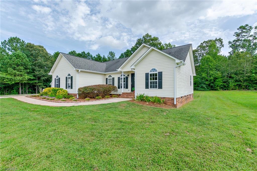 192 Manor Ridge Way Lexington, NC 27292 - Photo 4 of 28 Gallery Image 4