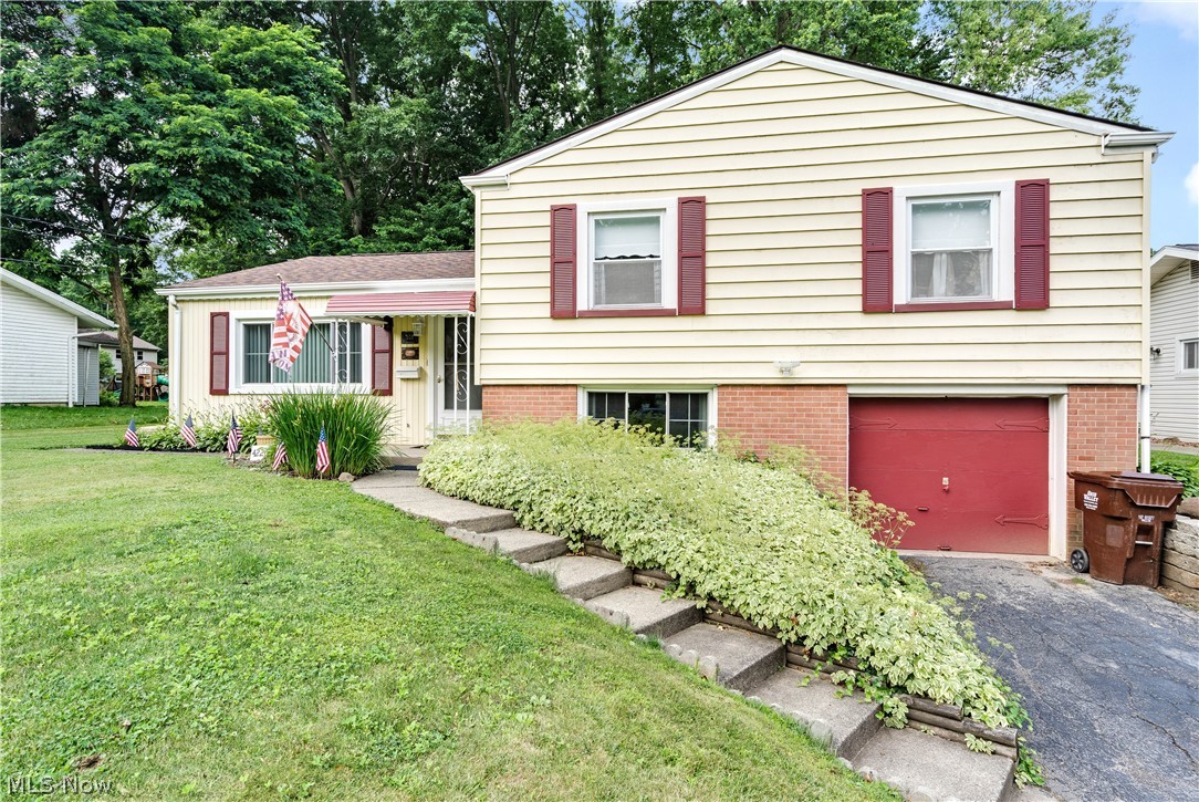 4220 Mill Trace Road Youngstown, OH 44511 - Photo 4 of 36