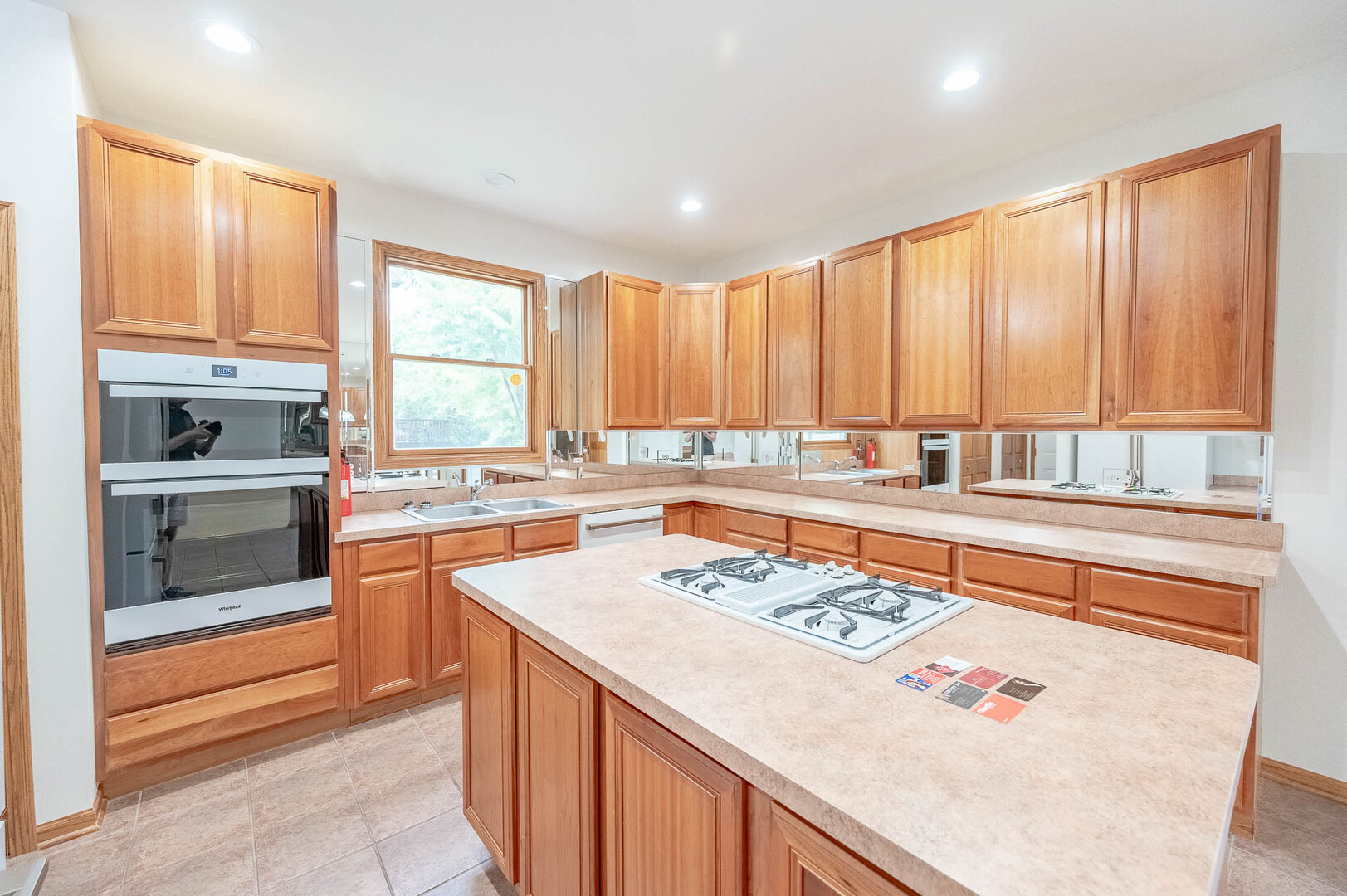 1295 Hunters Ridge West Hoffman Estates, IL 60192 - Photo 8 of 32 Gallery Image 8