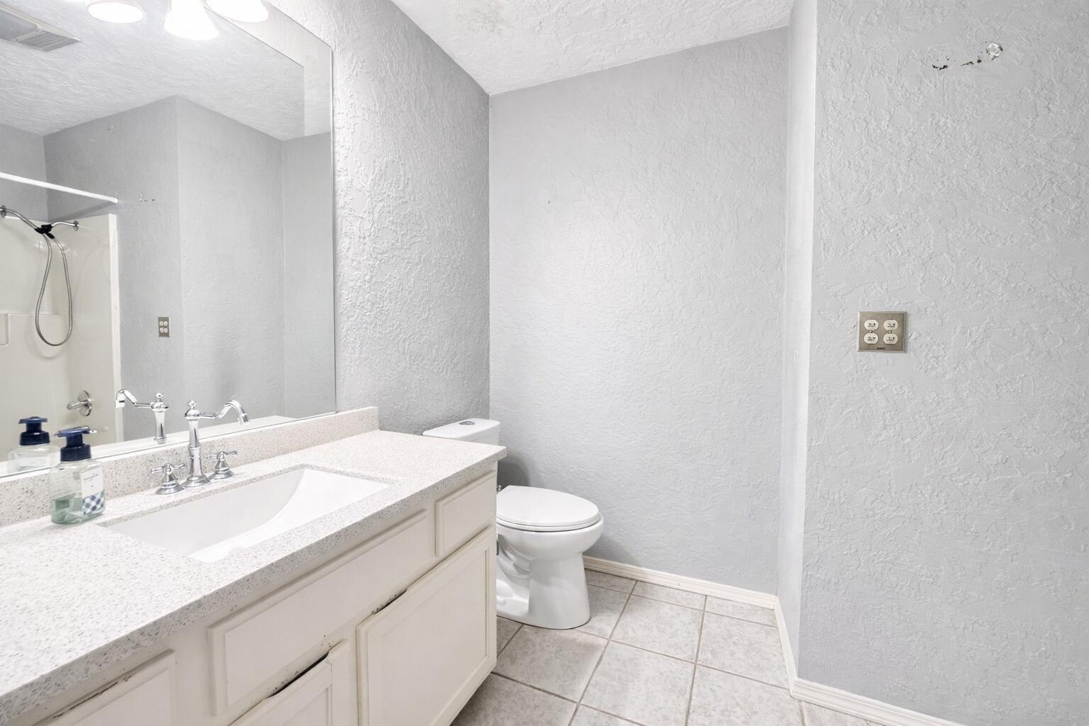 66400 East 253 Road Grove, OK 74344 - Photo 9 of 29 Spare Bathroom
