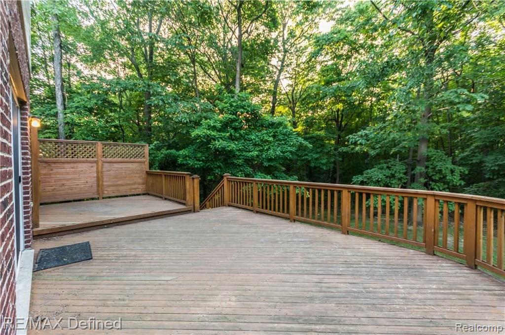 950 Ridgeline Court Lake Orion, MI 48360 - Photo 10 of 48