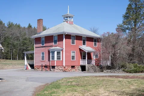 $699,000 | 133 Wellesley Street, Weston, MA 02493