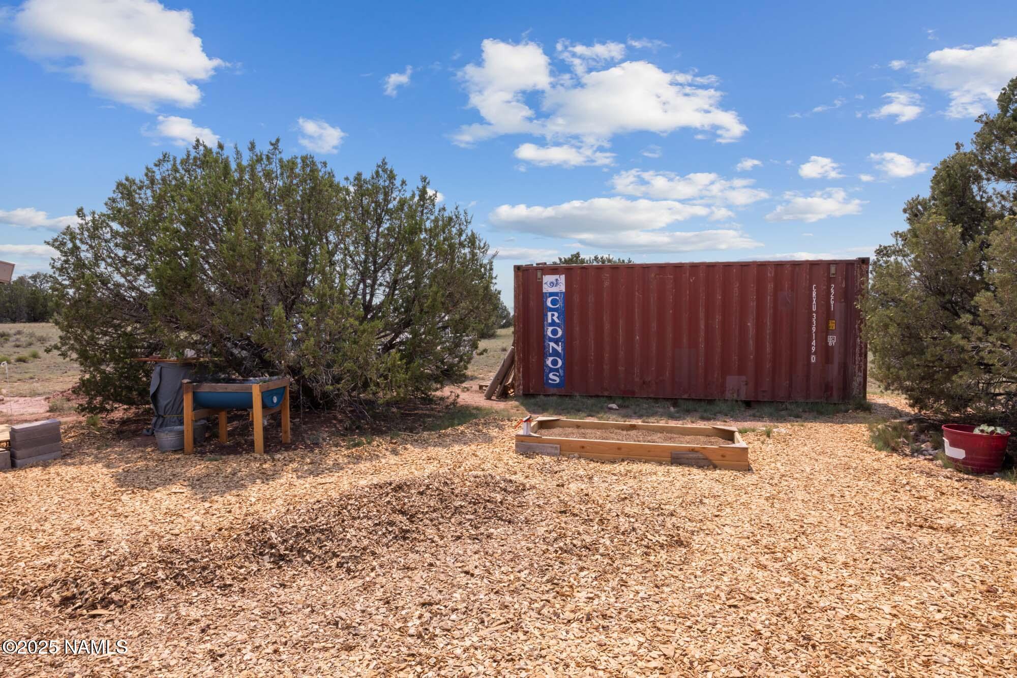 10448 South Rim Ranch Road Williams, AZ 86046 - Photo 16 of 60 a backyard of a house with yard and garage