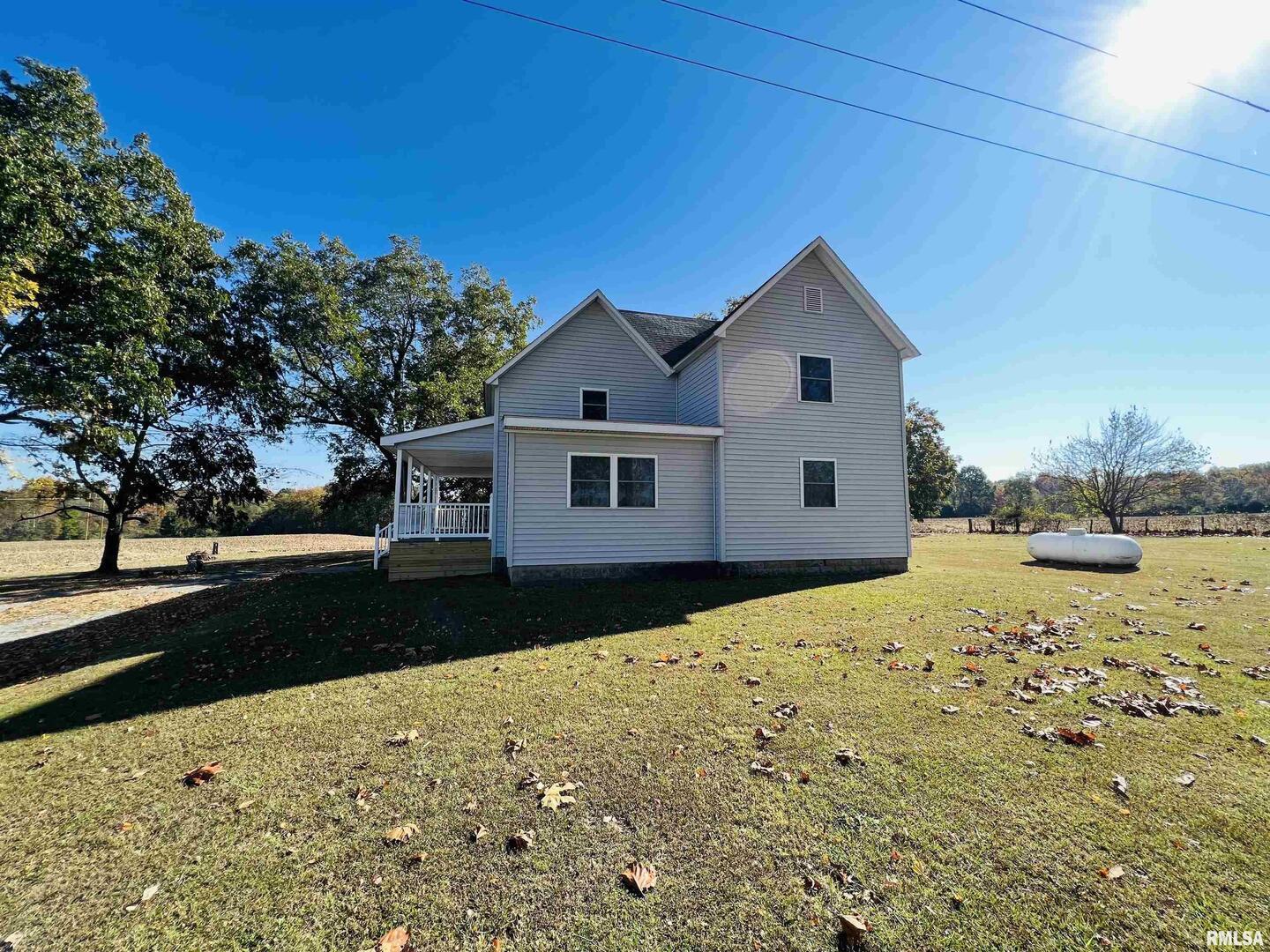 17064 Old Frankfort Road Johnston City, IL 62951 - Photo 14 of 59 a front view of house with yard