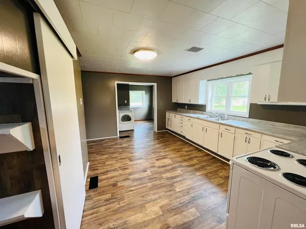 $425,000 | 17064 Old Frankfort Road, Johnston City, IL 62951