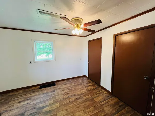 $425,000 | 17064 Old Frankfort Road, Johnston City, IL 62951