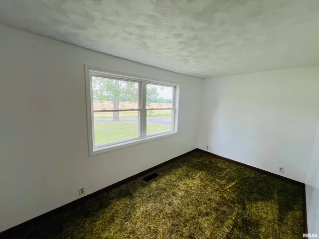 $449,000 | 17064 Old Frankfort Road, Johnston City, IL 62951