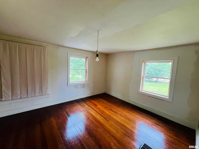 $425,000 | 17064 Old Frankfort Road, Johnston City, IL 62951