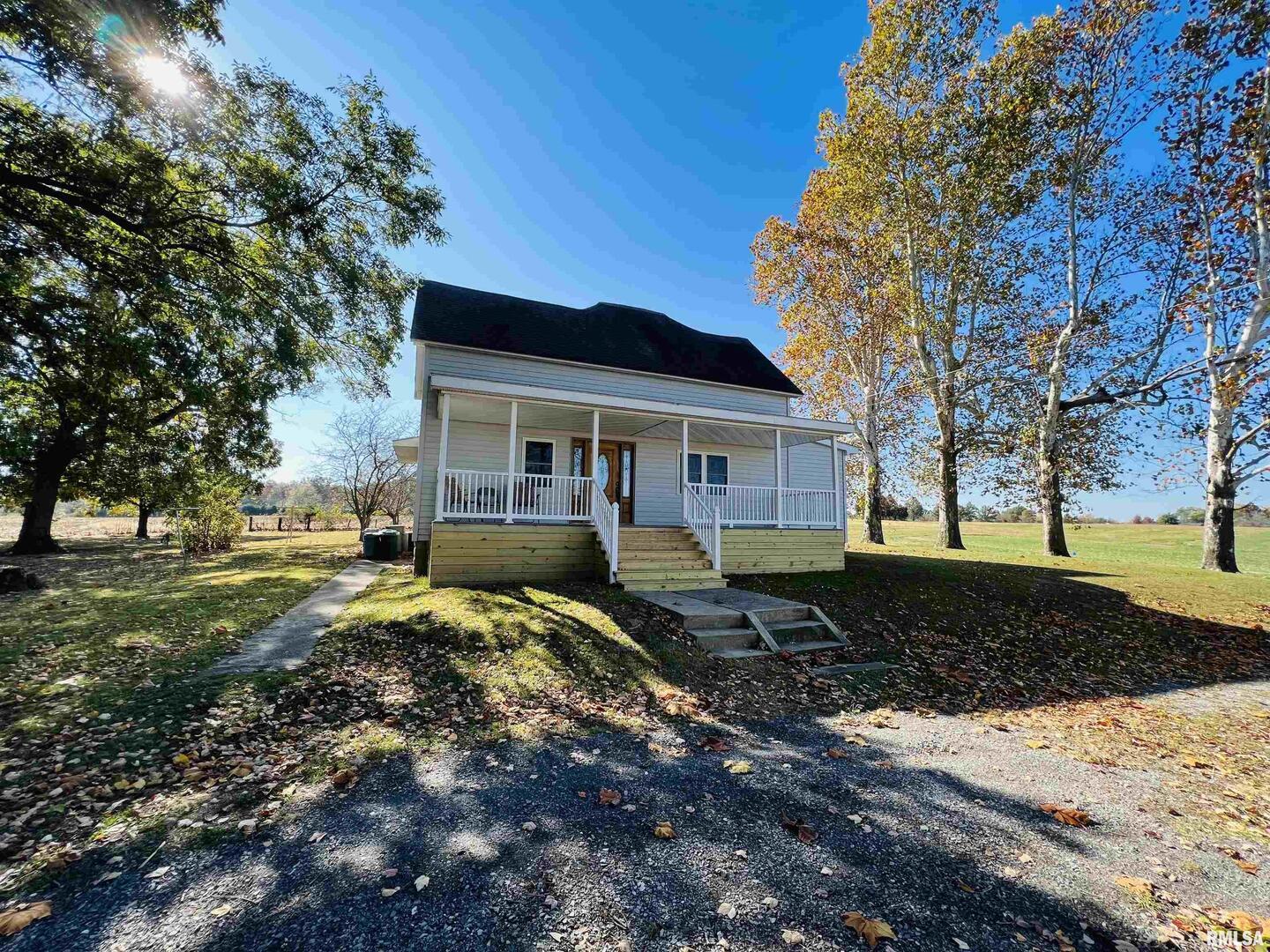 17064 Old Frankfort Road Johnston City, IL 62951 - Photo 5 of 59 a view of a house with a yard