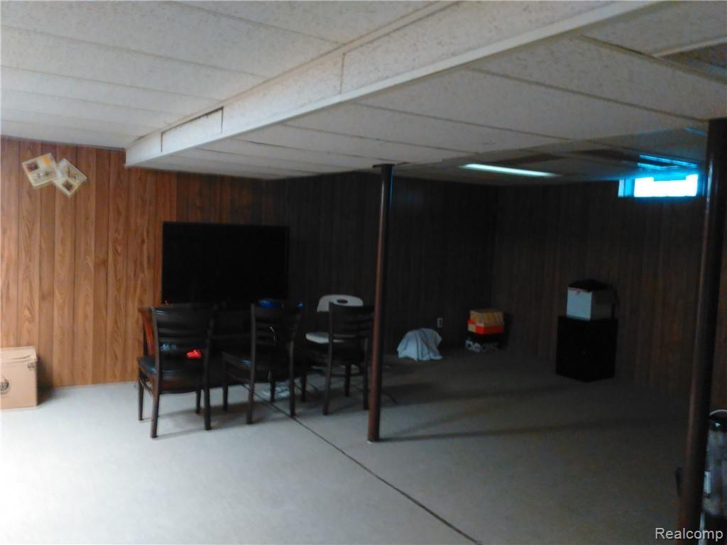 2430 Oakcrest Road Sterling Heights, MI 48310 - Photo 14 of 16 IMG_20180915_100522.jpg
