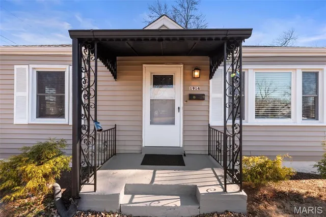 $170,000 | 1914 Overland Drive, St. Louis, MO 63114