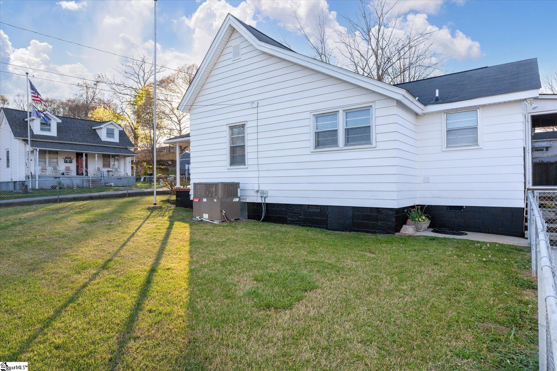 9 Guy Street Pelzer, SC 29669 - Photo 5 of 35