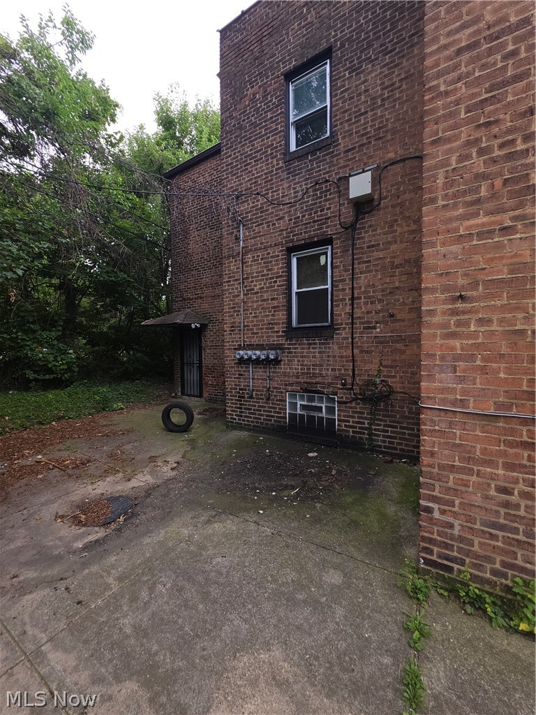 697 Eddy Road Cleveland, OH 44108 - Photo 3 of 50 Gallery Image 3
