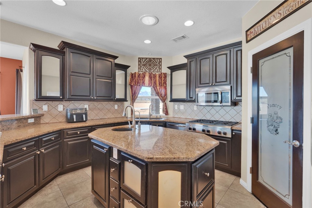7435 Solano Road Phelan, CA 92371 - Photo 22 of 65