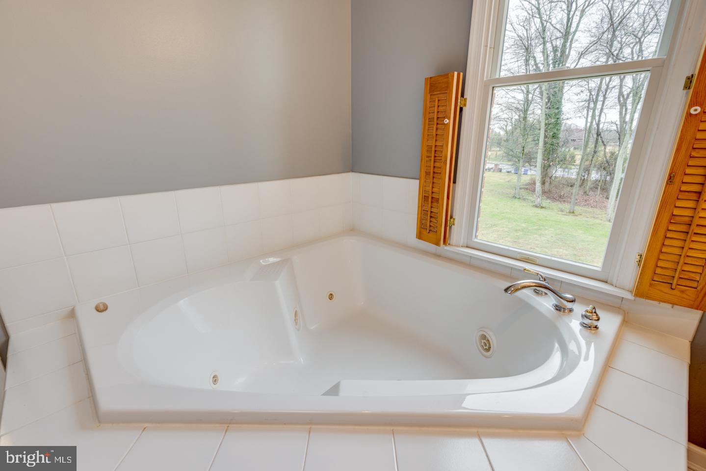 6101 Church Road Mount Laurel, NJ 08054 - Photo 25 of 45 Jetted Tub