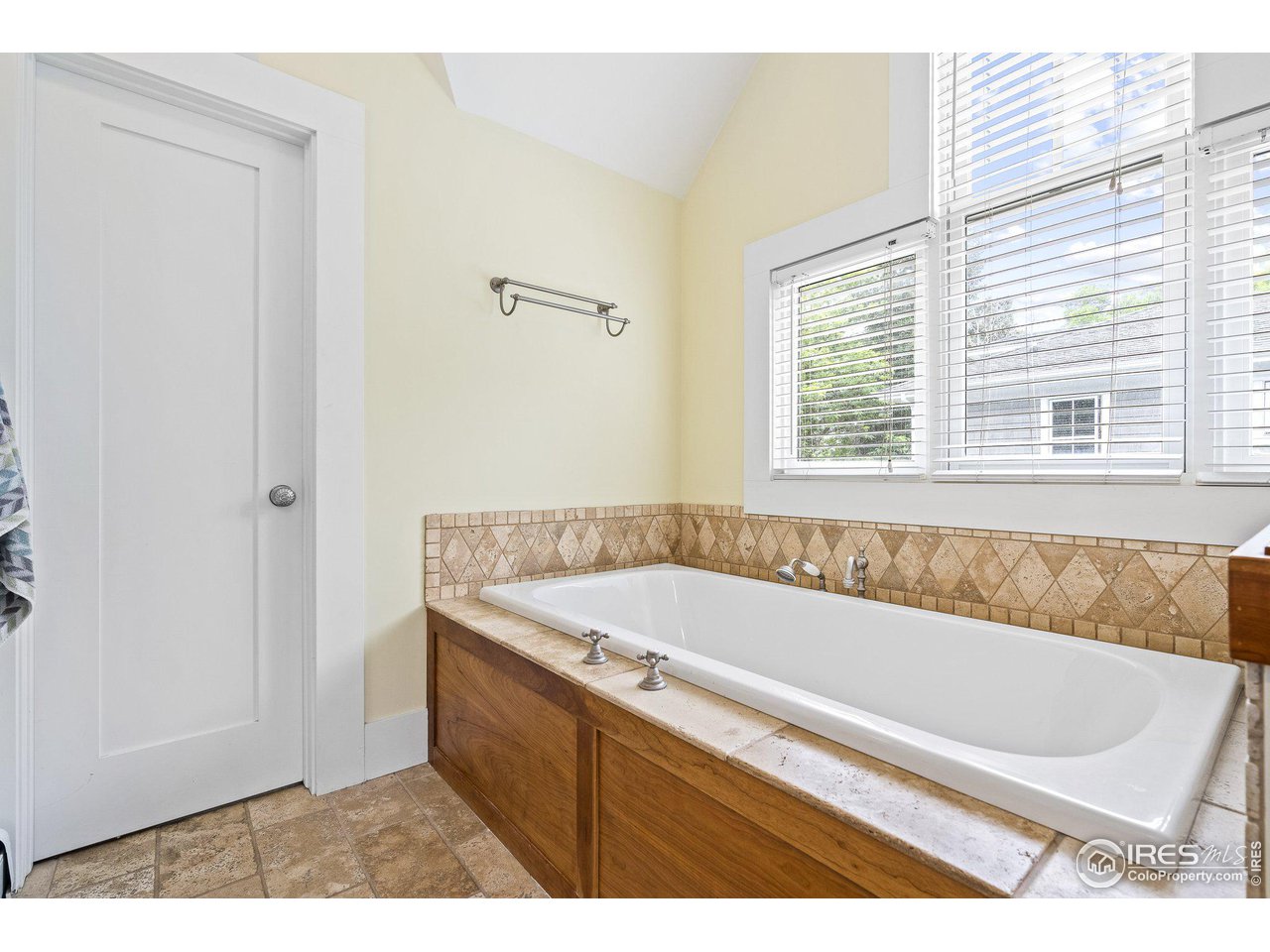 3161 7th Street Boulder, CO 80304 - Photo 20 of 39 Primary bathroom - tub
