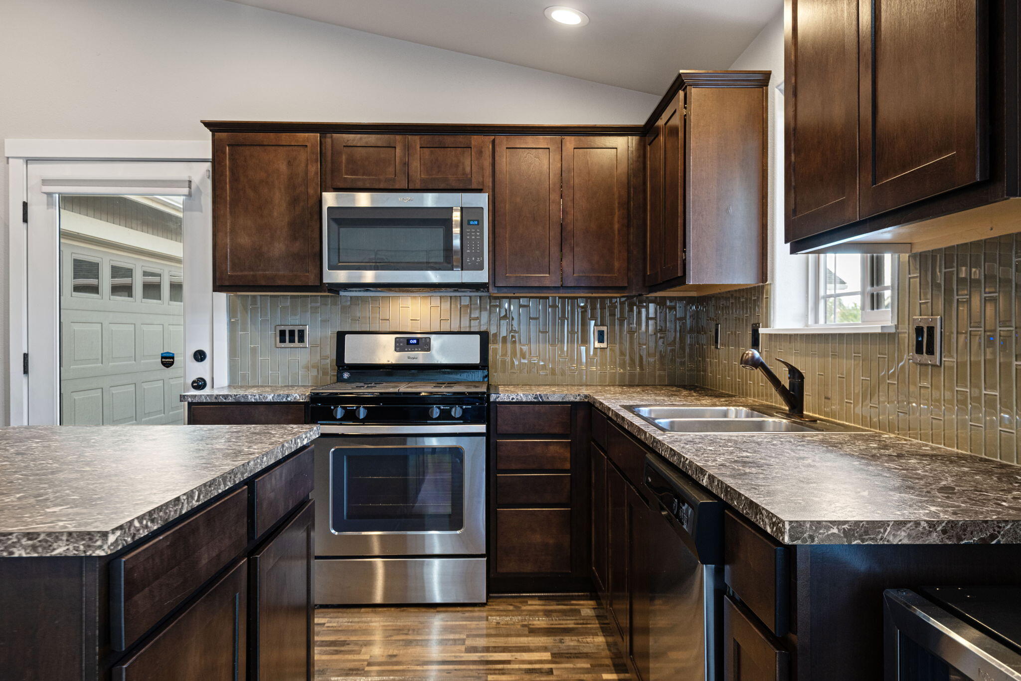 2425 Northwest 7th Street Redmond, OR 97756 - Photo 10 of 23