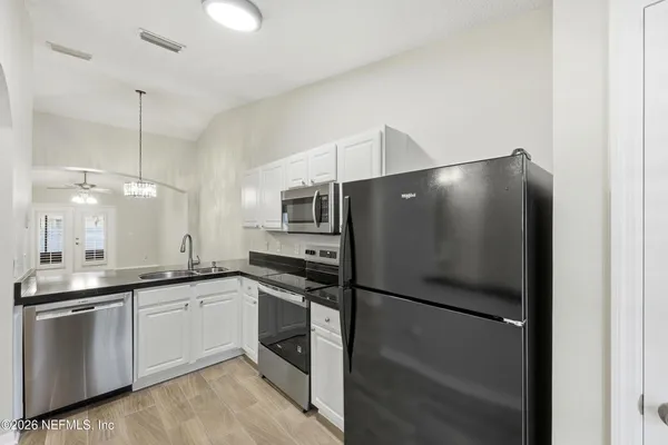 $249,999 | 305 Redwood Lane, St. Johns, FL 32259