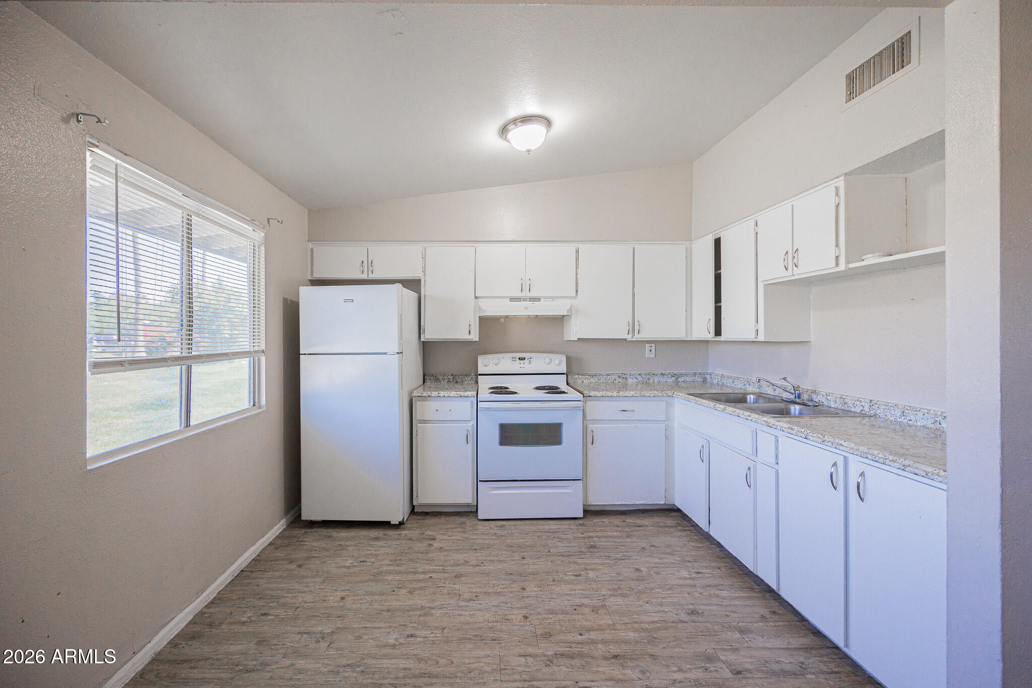 2123 West Devonshire Avenue, Unit 9 Phoenix, AZ 85015 - Photo 4 of 12 B33A6999