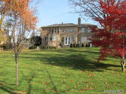 39 Bridge Road Manhasset, NY 11030 - Photo 1 of 1 Gallery Image 1