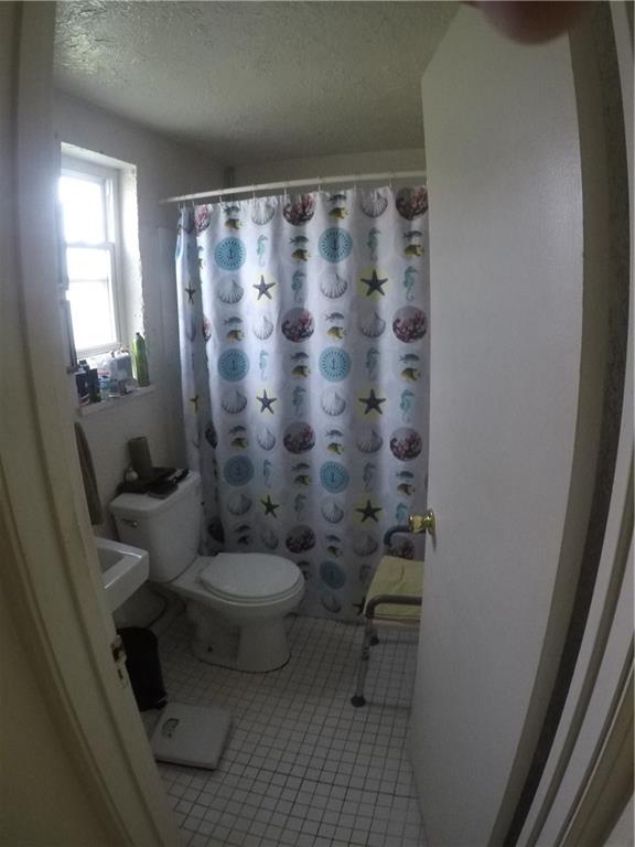 733-735 Shadycrest Road Pittsburgh, PA 15216 - Photo 9 of 18 733 Bath