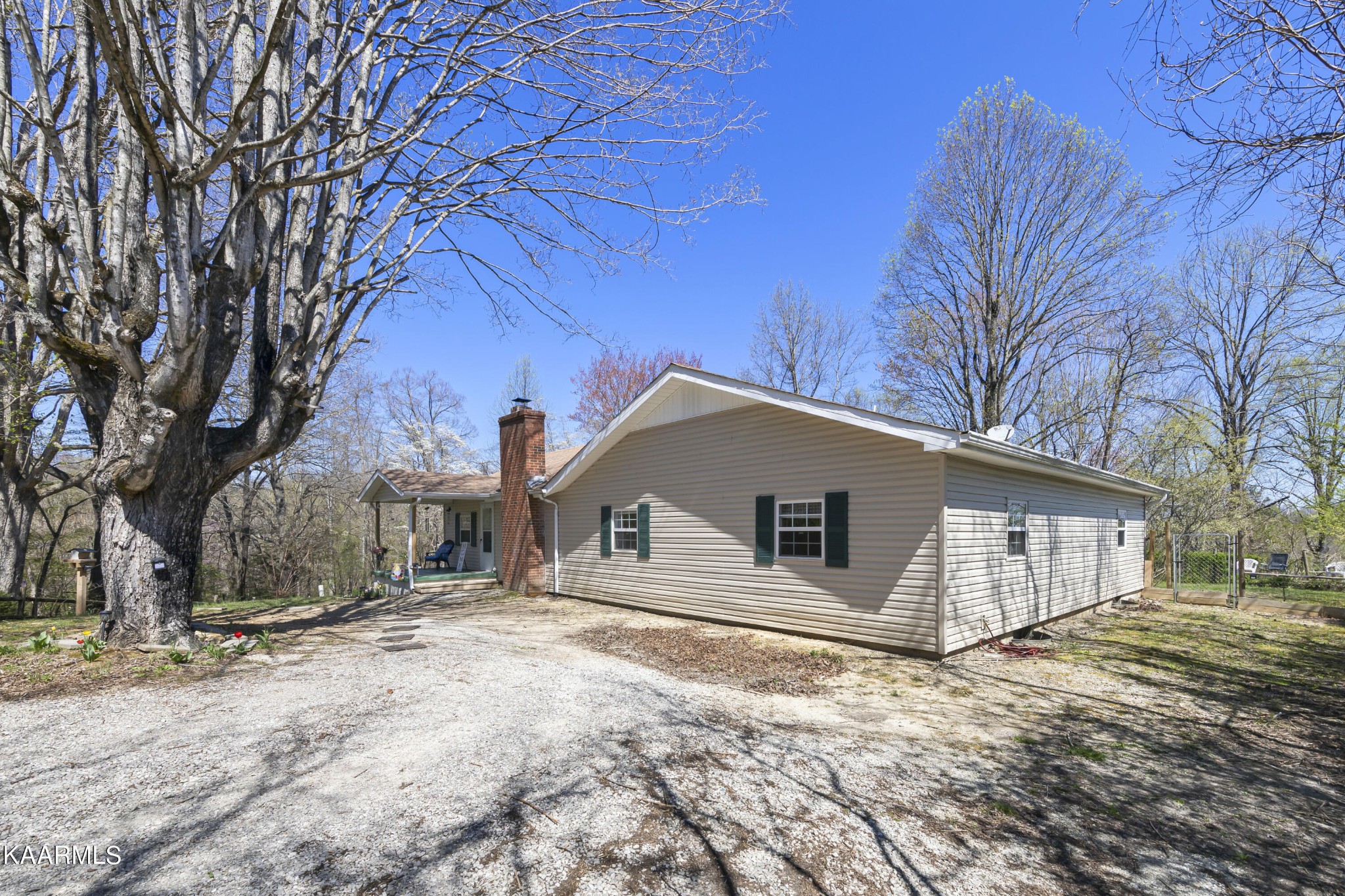 228 Money Road Caryville, TN 37714 - Photo 3 of 26 Gallery Image 3