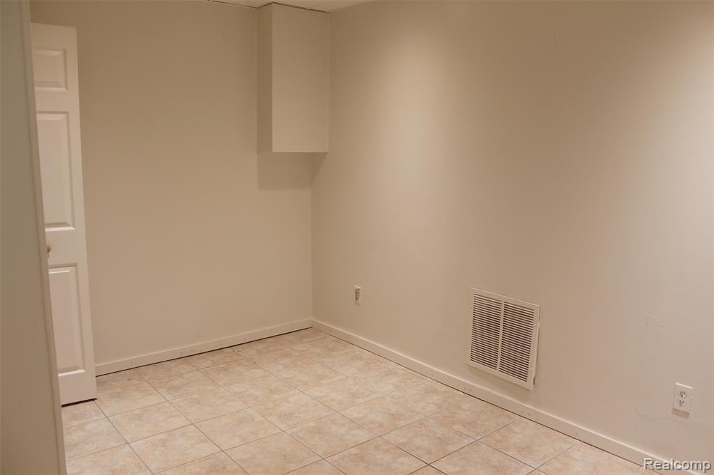 43267 Utica Road Sterling Heights, MI 48314 - Photo 11 of 19