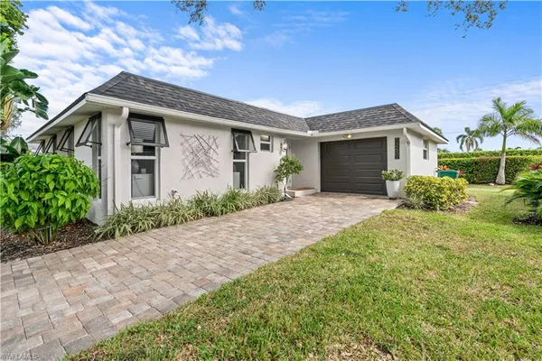$367,000 | 260 Lanchester Court, Unit 36, Naples, FL 34112