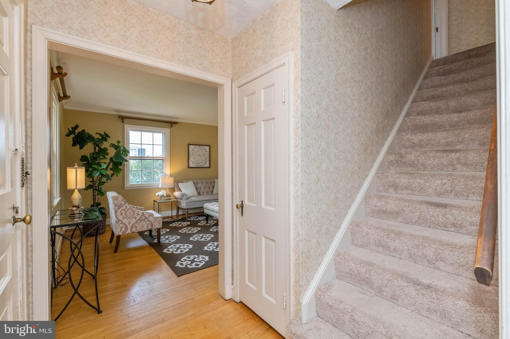 605 Hastings Road Towson, MD 21286 - Photo 7 of 42 Foyer
