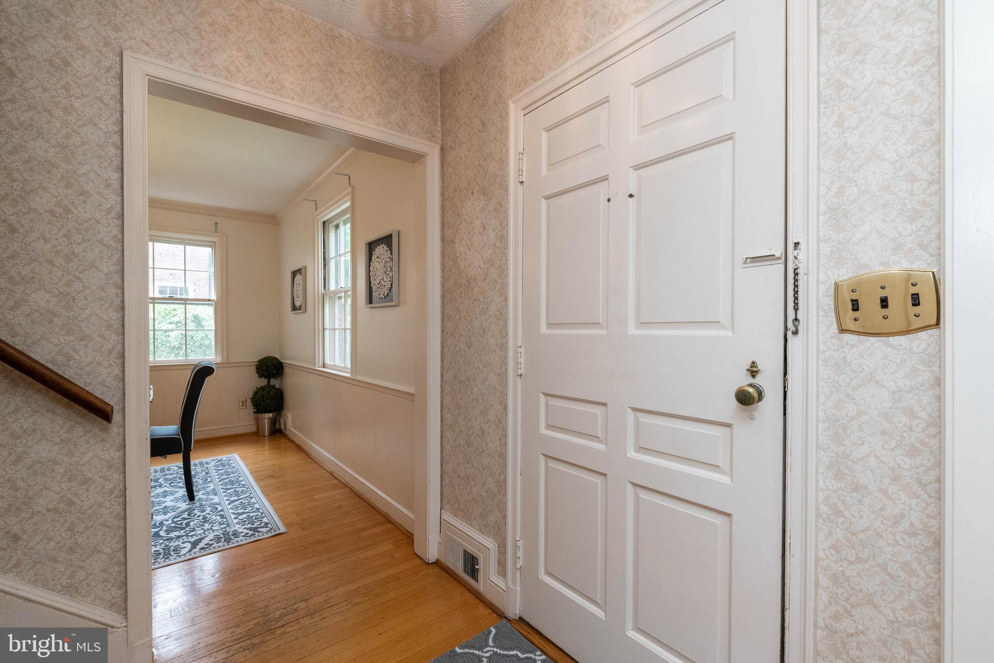 605 Hastings Road Towson, MD 21286 - Photo 8 of 42 Foyer