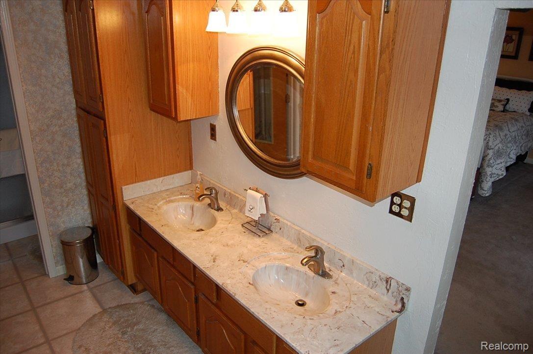 1689 Chilson Road Howell, MI 48843 - Photo 15 of 23 master bath