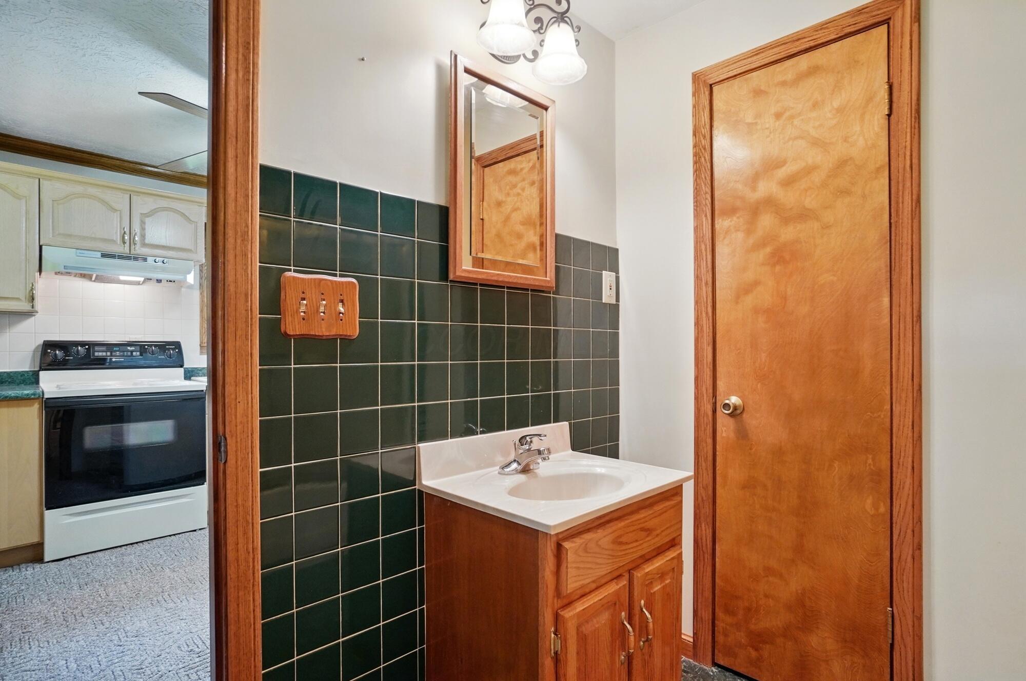 5870 Brook Road Northwest Baltimore, OH 43105 - Photo 32 of 70 1st Floor, Full Bath - 5870 Brook Road NW, Baltimore, OH 43105