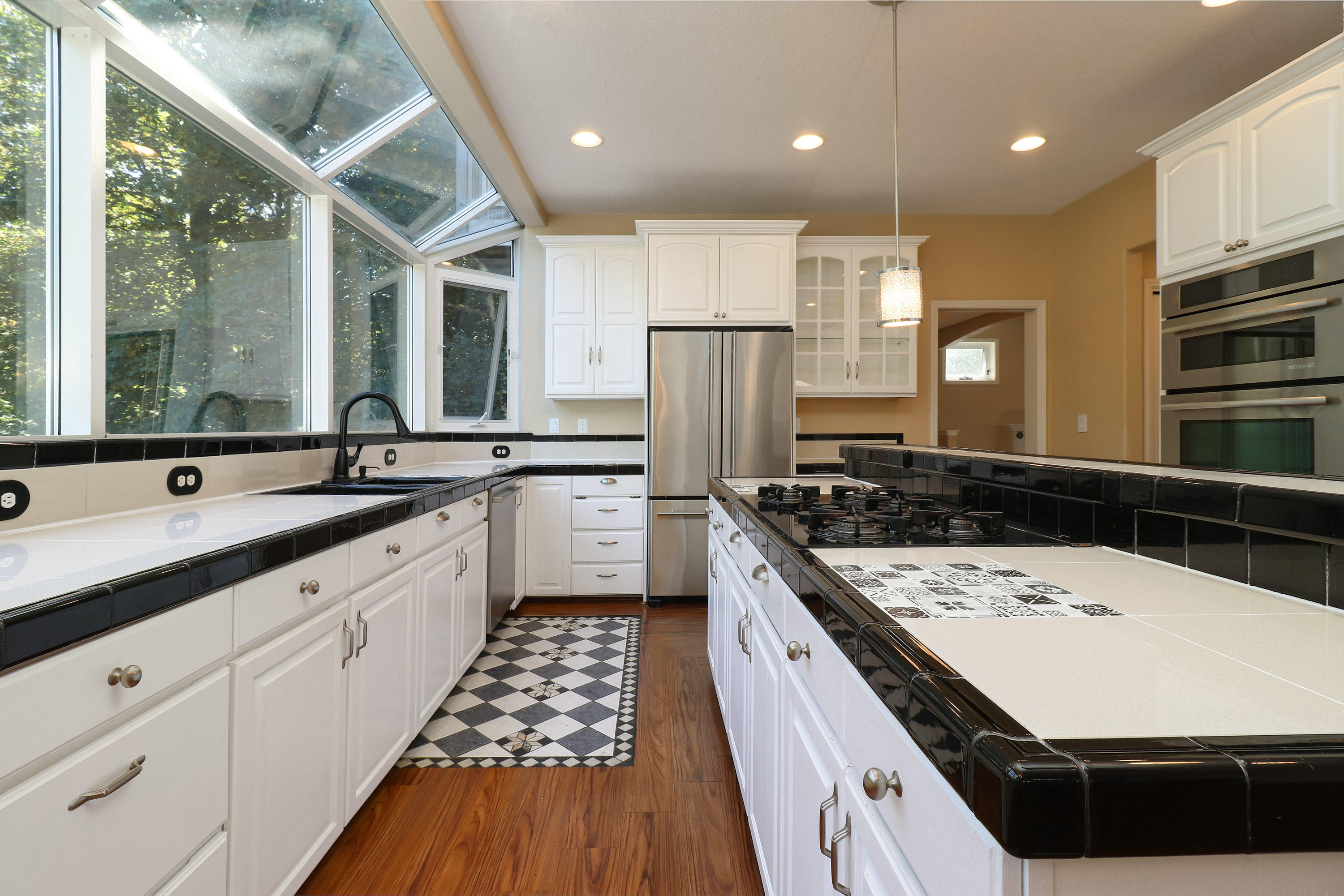 9809 Northwest Engleman Street Portland, OR 97229 - Photo 8 of 28 9809 NW Engleman St - 08