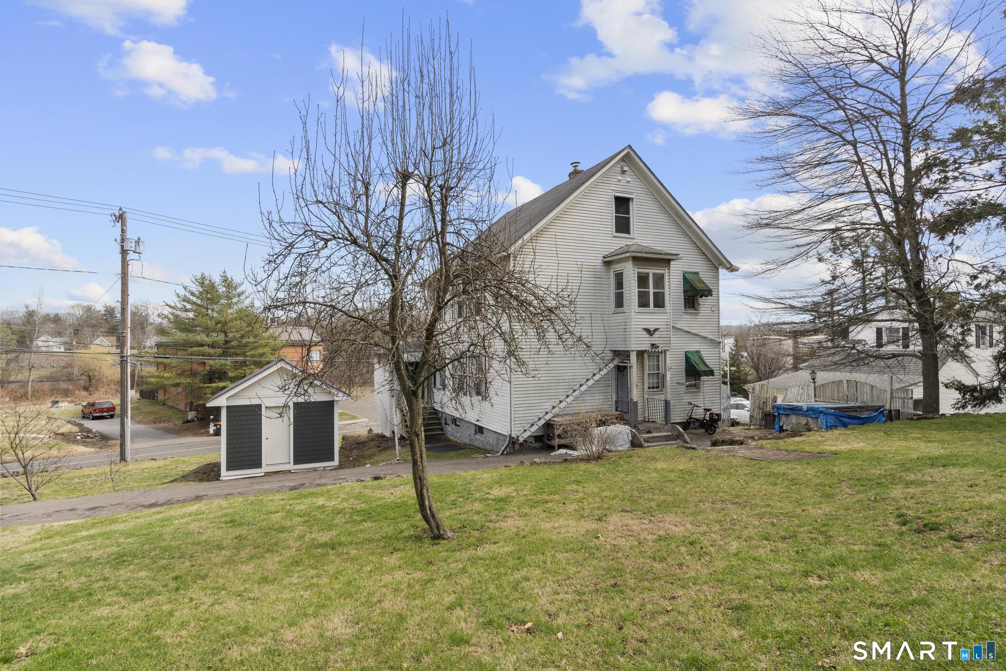 142 Gracey Avenue Meriden, CT 06451 - Photo 4 of 40