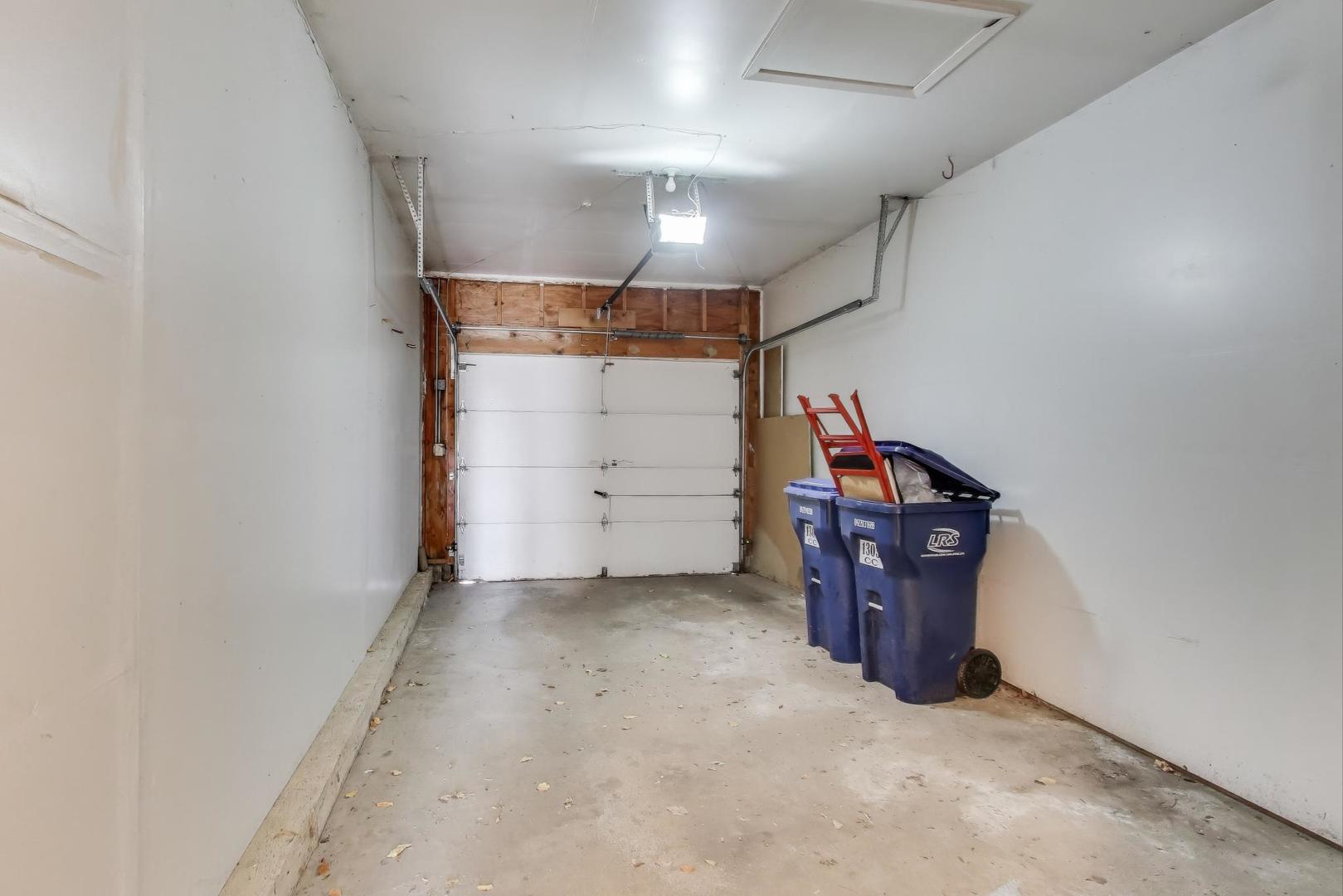 1303 Cranbrook Court Schaumburg, IL 60193 - Photo 24 of 29 an empty room with closet