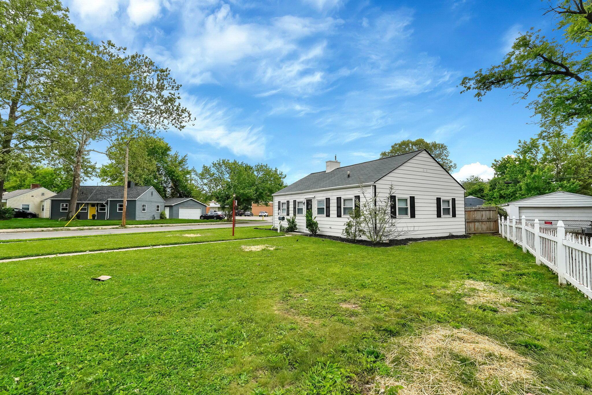442 South Hampton Road Columbus, OH 43213 - Photo 4 of 29