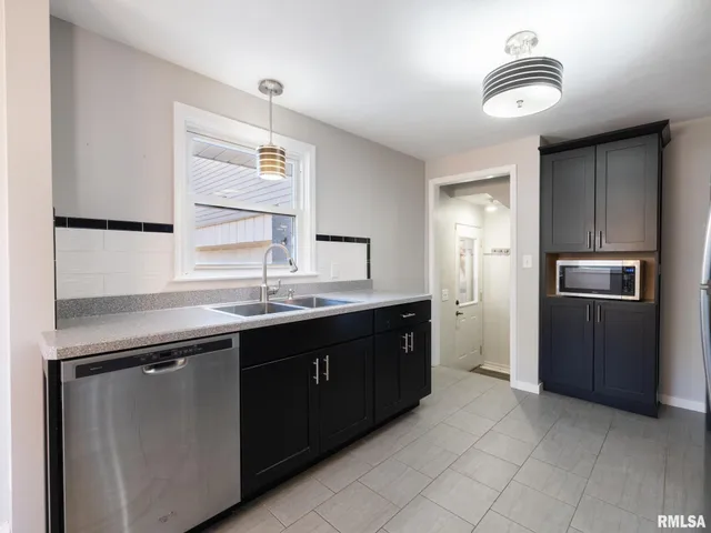 $184,900 | 1844 Court Street, Pekin, IL 61554