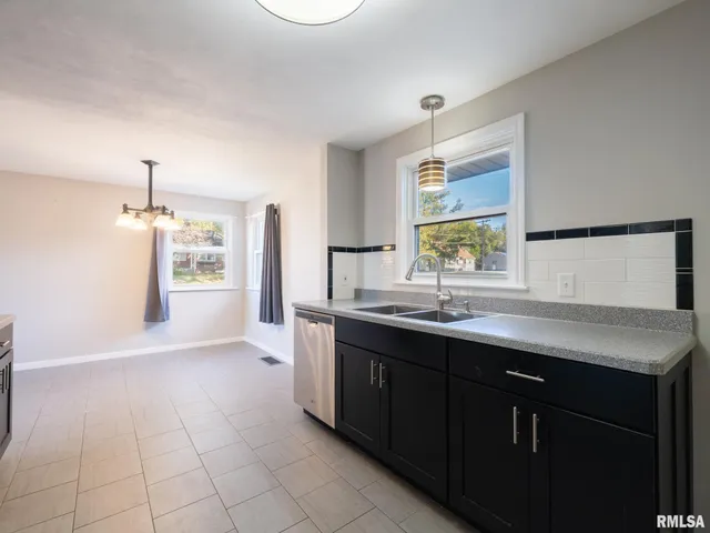 $184,900 | 1844 Court Street, Pekin, IL 61554