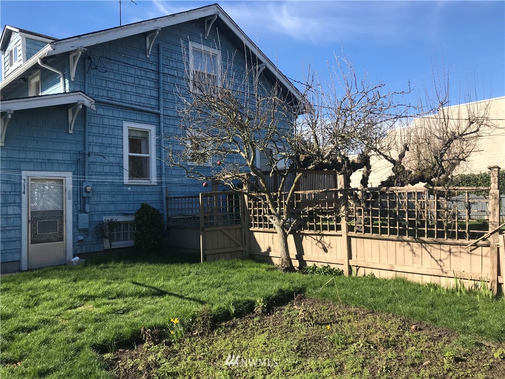 314 South Tobin Street Renton, WA 98057 - Photo 2 of 20