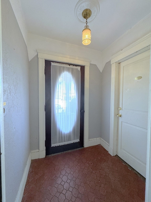 162 Circuit Road Winthrop, MA 02152 - Photo 4 of 42 Gallery Image 4
