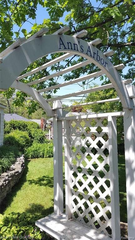 740 Hawthorne Road Grosse Pointe Woods, MI 48236 - Photo 36 of 47