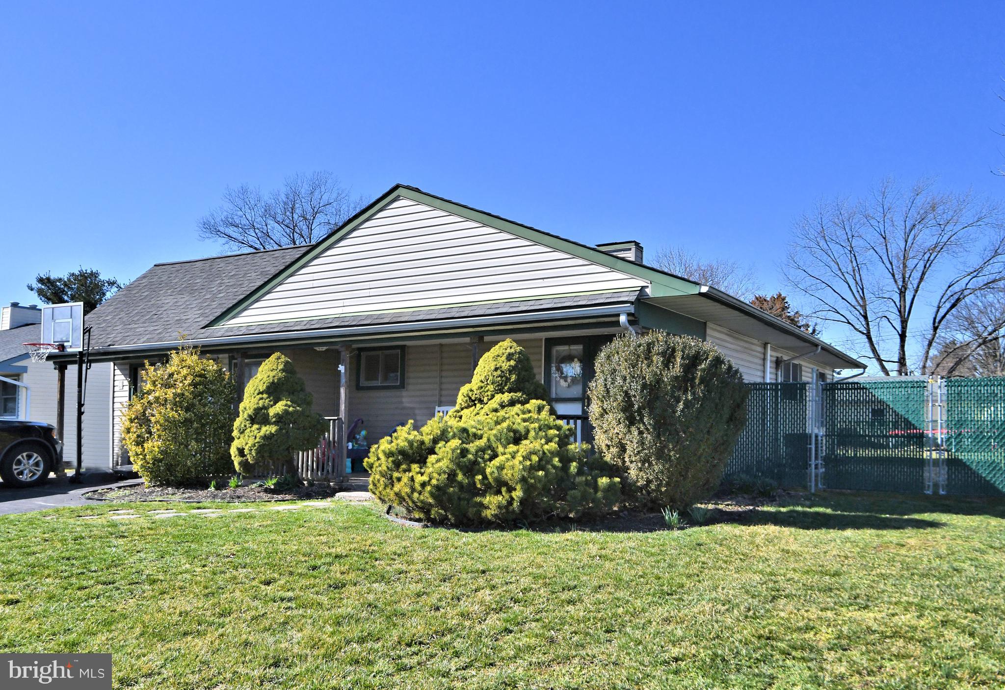 257 Wyandotte Road Fairless Hills, PA 19030 - Photo 2 of 34