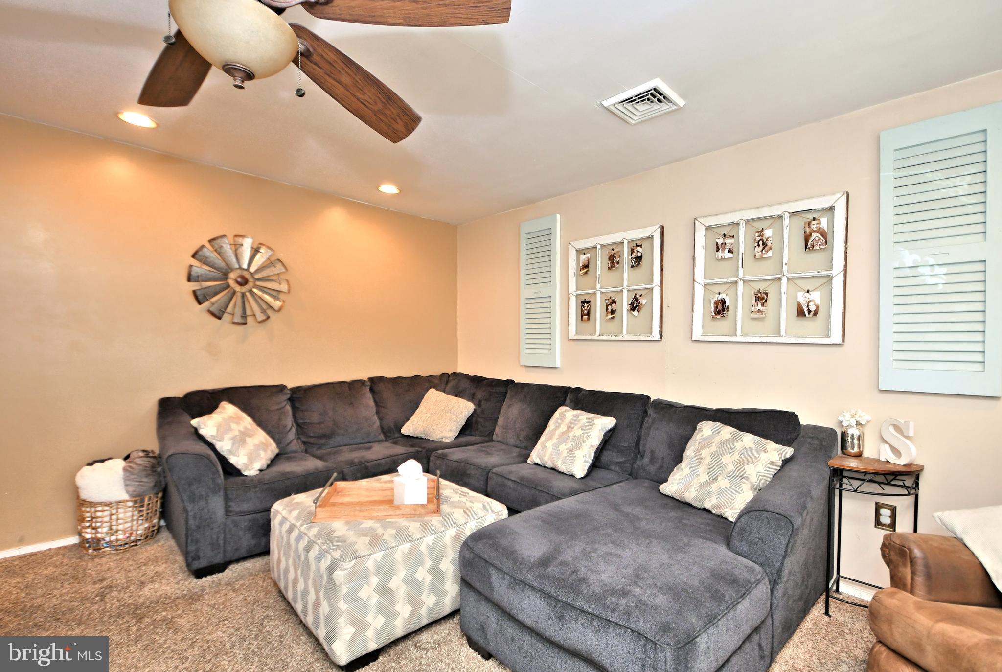 257 Wyandotte Road Fairless Hills, PA 19030 - Photo 4 of 34