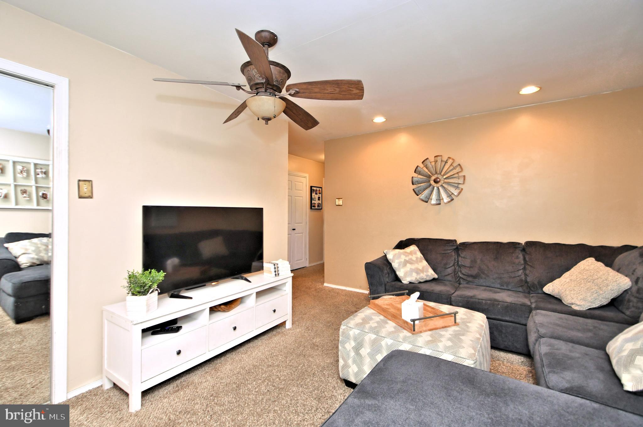 257 Wyandotte Road Fairless Hills, PA 19030 - Photo 5 of 34