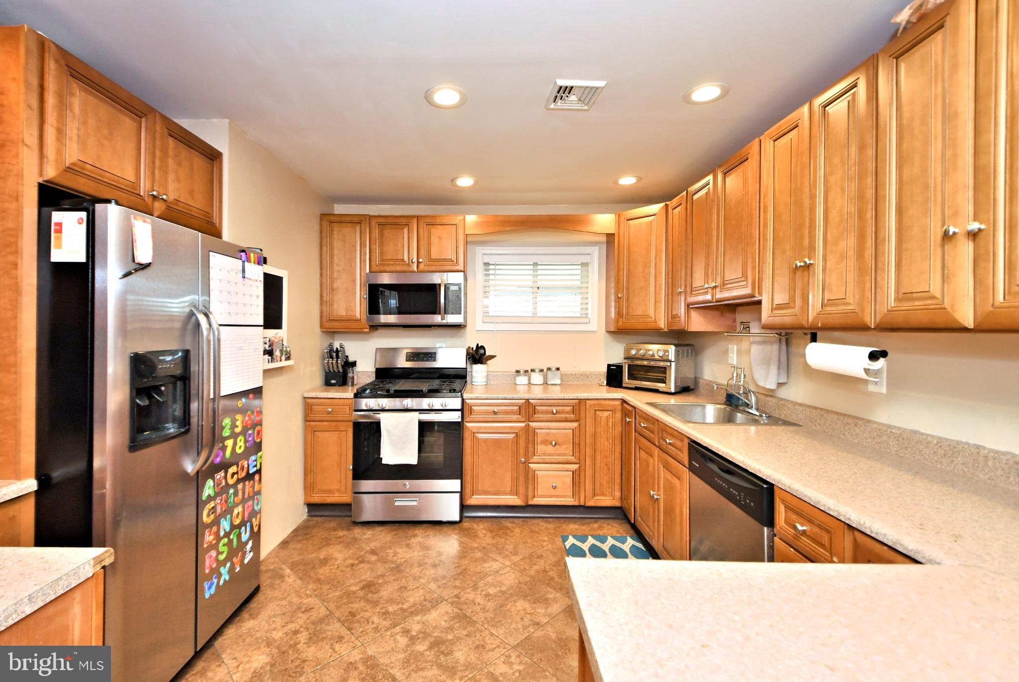 257 Wyandotte Road Fairless Hills, PA 19030 - Photo 8 of 34