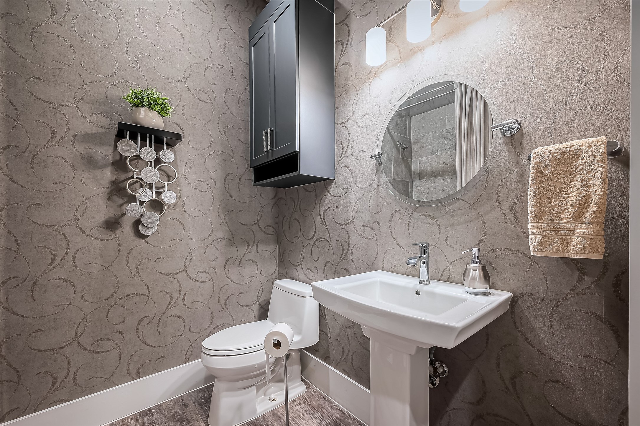 199 Waterpoint Court, Unit 302 Conroe, TX 77356 - Photo 15 of 20 Bright full hall bath with contemporary finishes and a combination tub/shower for everyday convenience.