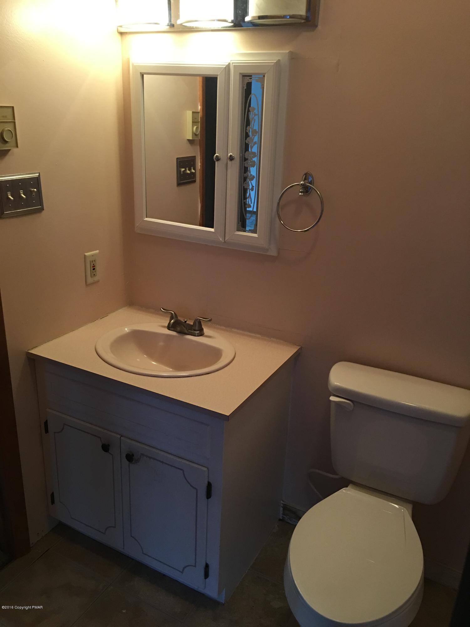 582 Poplar Creek Road Effort, PA 18330 - Photo 10 of 16 Bathroom