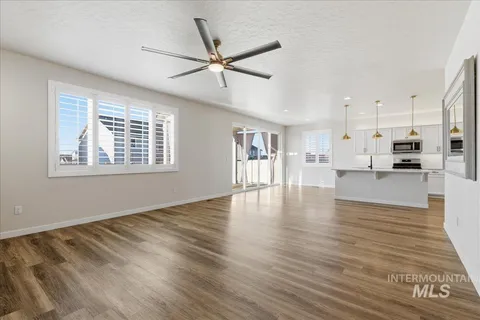 $694,000 | 11121 West Soaring Hawk Street, Star, ID 83669