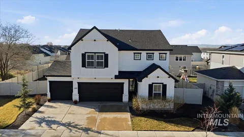 $694,000 | 11121 West Soaring Hawk Street, Star, ID 83669