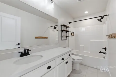 $694,000 | 11121 West Soaring Hawk Street, Star, ID 83669